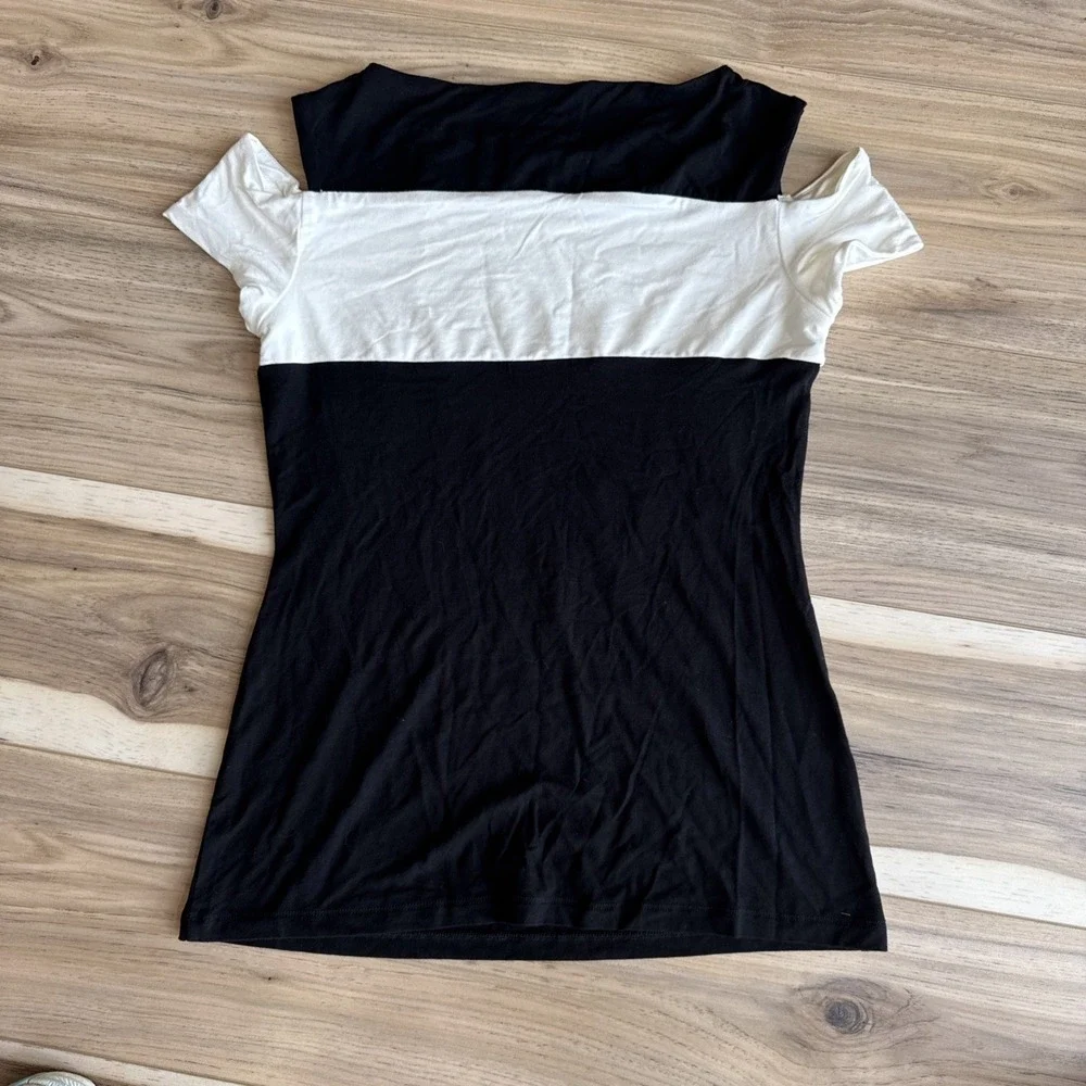 Carmen Marc Valvo Black White Cap Sleeve Top Cut Out Size XS - Picture 5 of 5